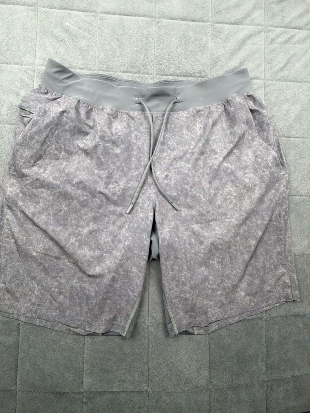 Lululemon T.H.E. Linerless Short 9" in Gravel Dust Asphalt Grey